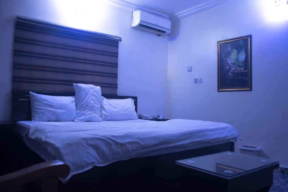 Kay Luxury Suites أويو المظهر الخارجي الصورة
