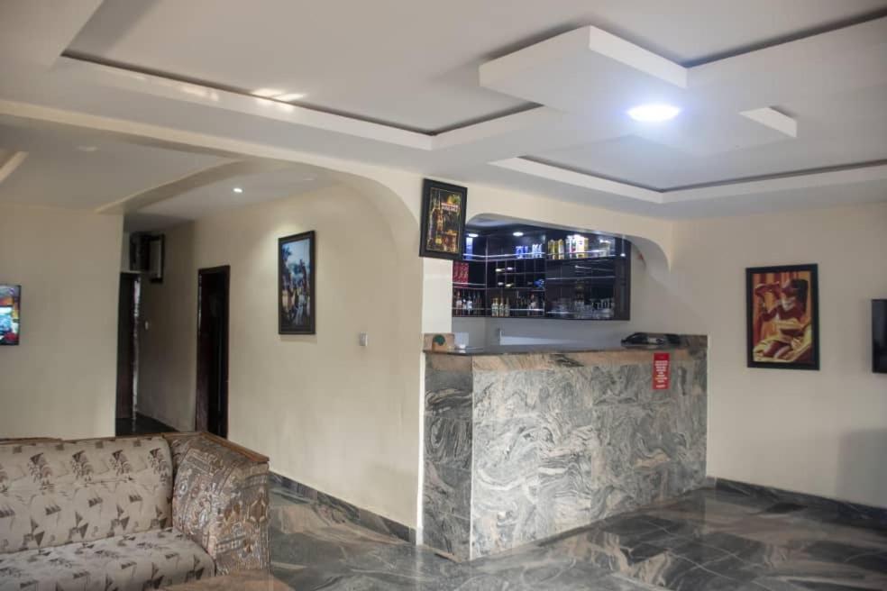 Kay Luxury Suites أويو المظهر الخارجي الصورة